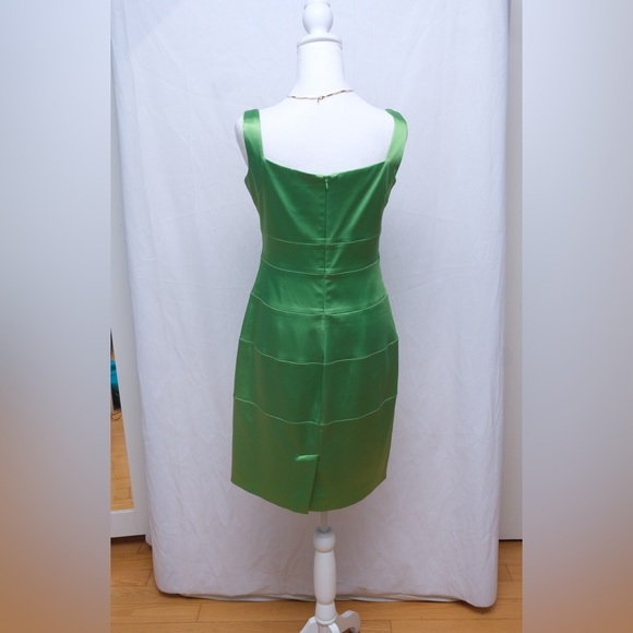 Jax Green Sleeveless Dress - Picture 4 of 7